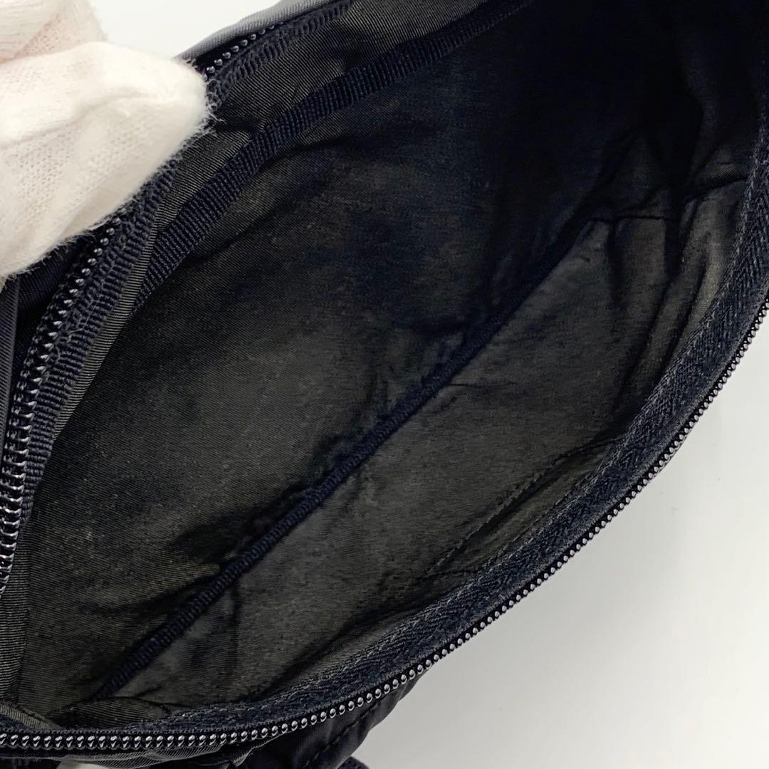 PRADA プラダ 斜め掛け ボディバッグ ウエストバッグ 三角ロゴ ブラック