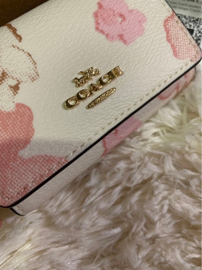新品未使用☆COACH フラワー柄 キーケース