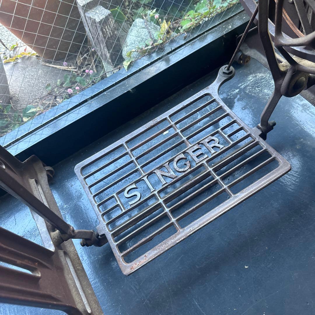 ヴィンテージSINGER 足踏みミシン クラシックデザインディスプレイに！