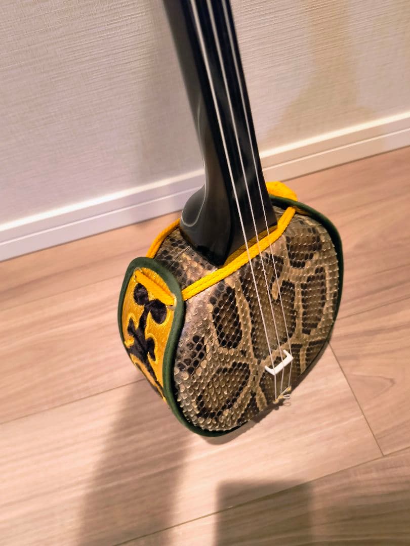 （ほぼ未使用）沖縄 三線 　爪・ケース付き　中古