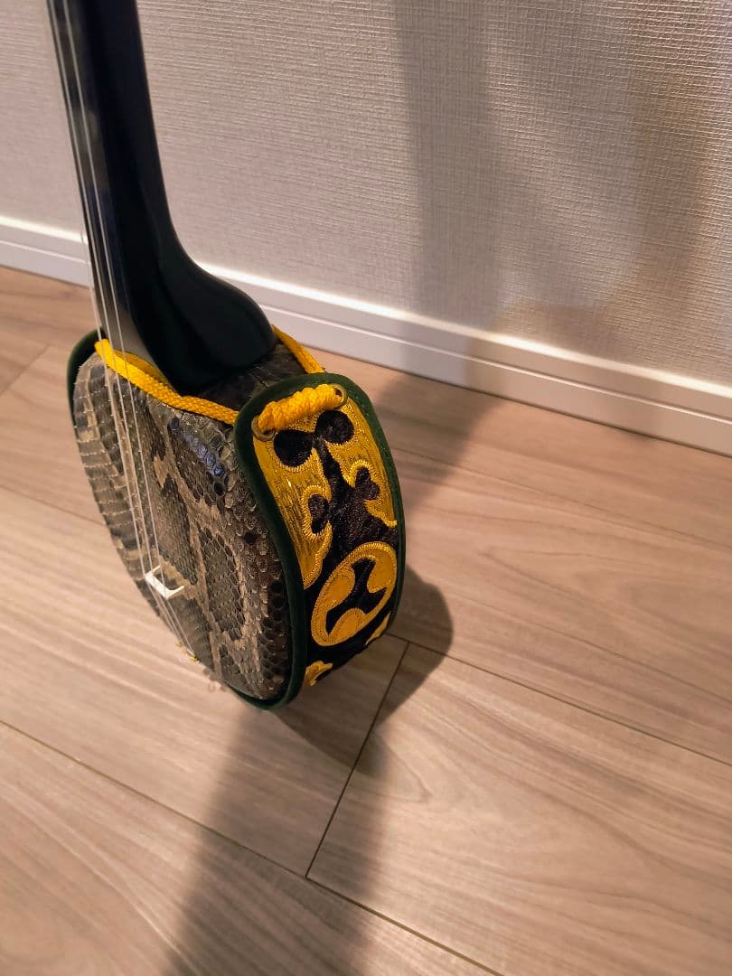 （ほぼ未使用）沖縄 三線 　爪・ケース付き　中古