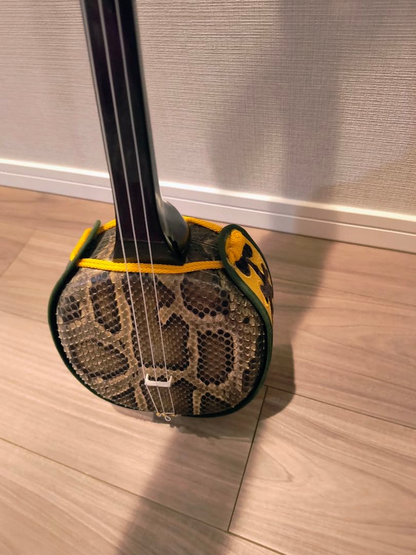 （ほぼ未使用）沖縄 三線 　爪・ケース付き　中古