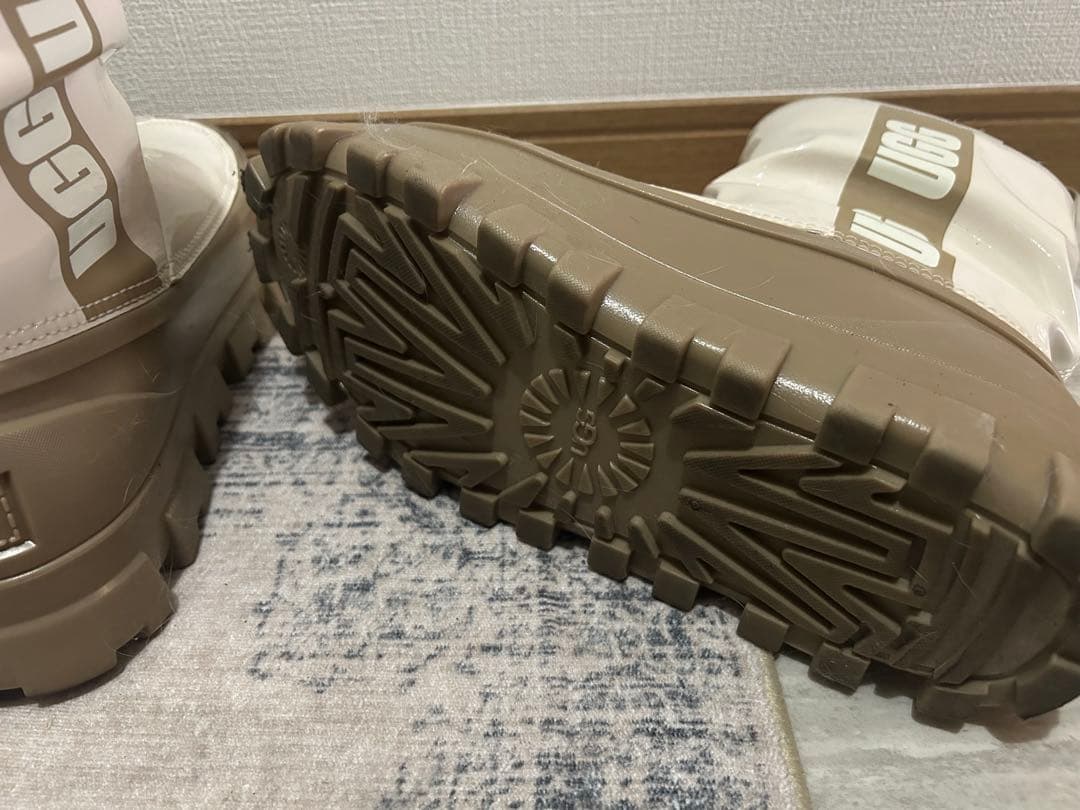 UGG 長靴・レインブーツ ホワイト・ベージュ