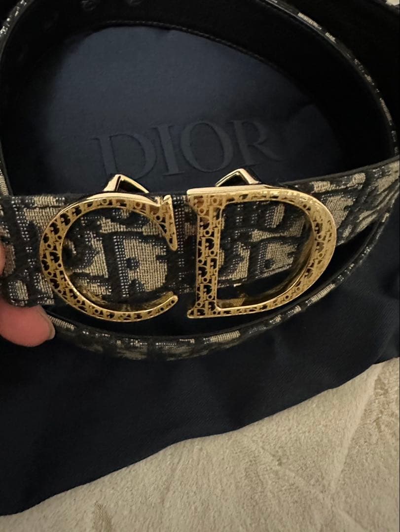 Dior CDロゴ金具付きベルト
