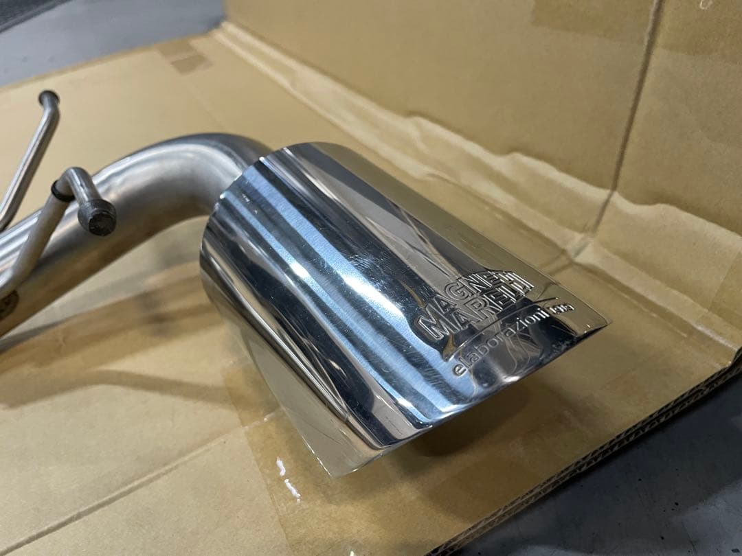 アバルトマフラー 500/595 マニェティマレリ マフラー”ボンバルドン”