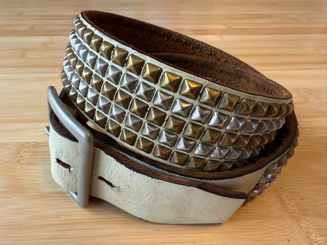 ⭐️HTC⭐️5連ピラミッド⭐️シルバー&ブラススタッズコンビ