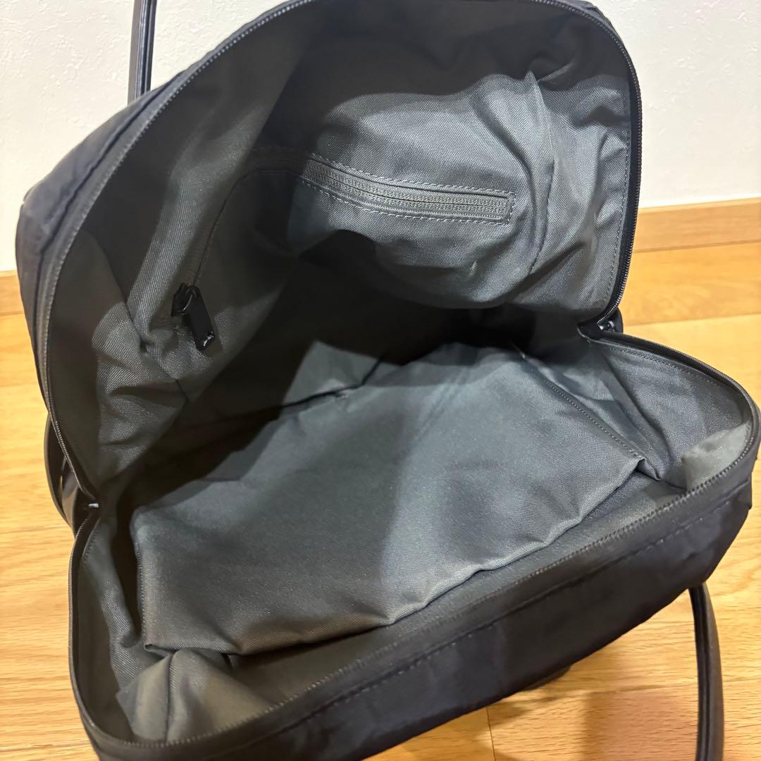 美品　CAMPER カンペール黒 ナイロン リュック通勤　A4収納　ポケット多数