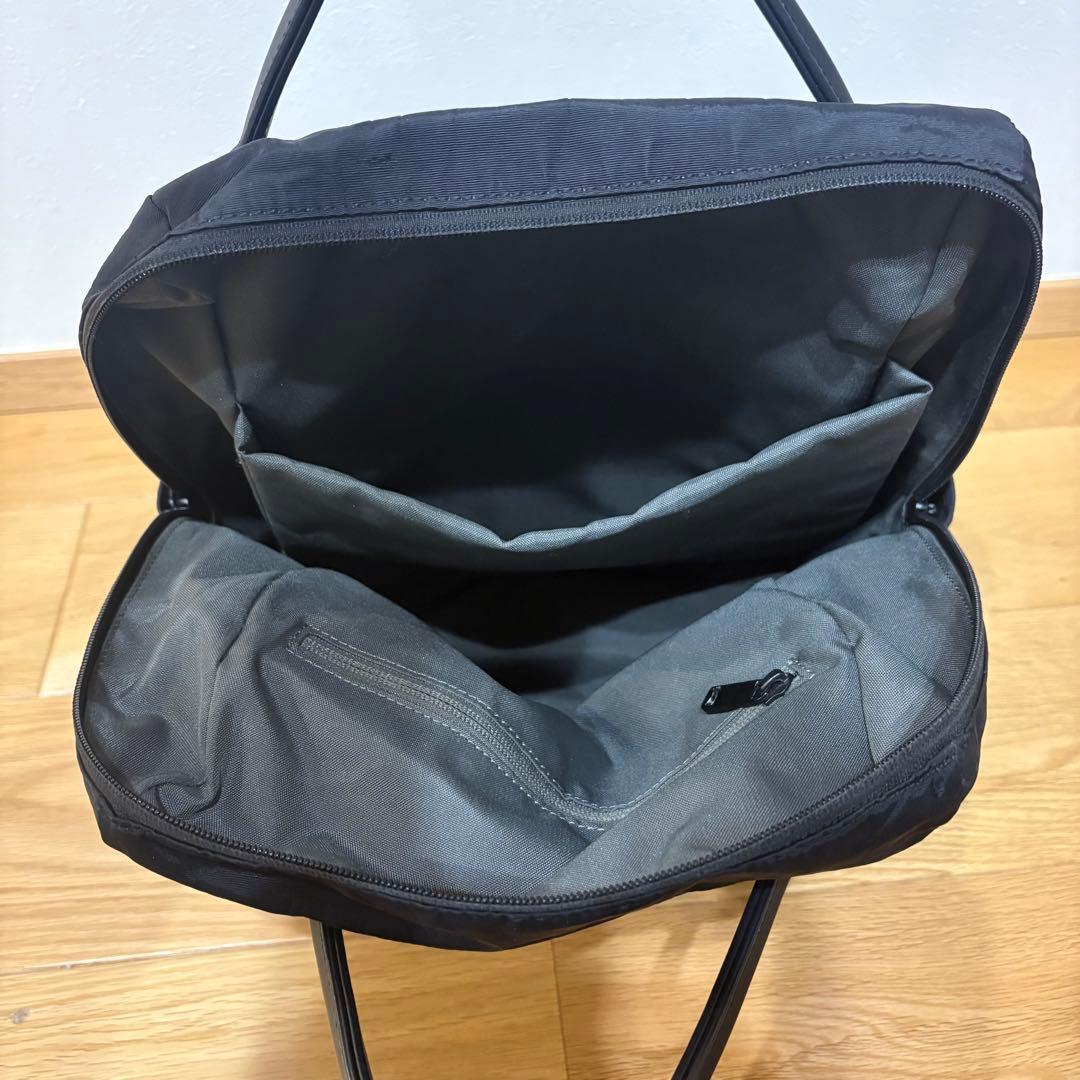 美品　CAMPER カンペール黒 ナイロン リュック通勤　A4収納　ポケット多数