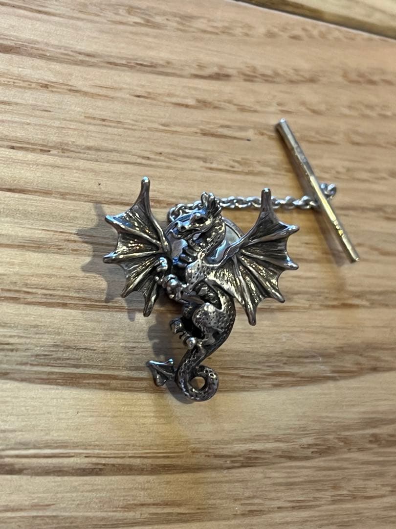 Lexi Deck イギリス製 ドラゴン シルバーカフリンクス & バッジ