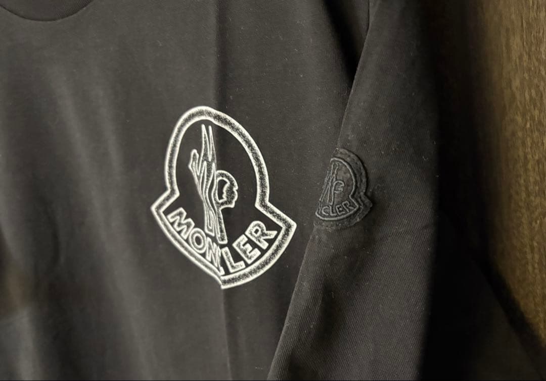 MONCLER 黒 クルーネック Tシャツ