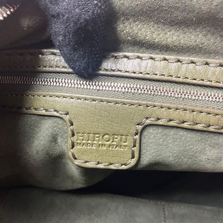 美品✨ヒロフ ヴィータ シボ革 Hロゴ ショルダーバッグ ソープ A4 2way