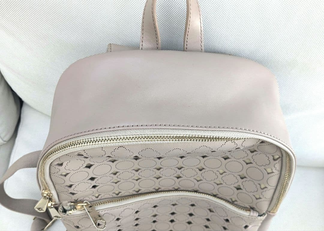 ま*ん様 最終値下げ新品未使用トッカTOCCAバッグ リュックサックベージュ保存