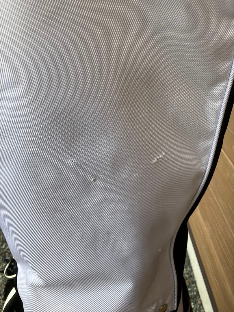 TaylorMade キャディバッグ ホワイト/ブラック Audiロゴ付き