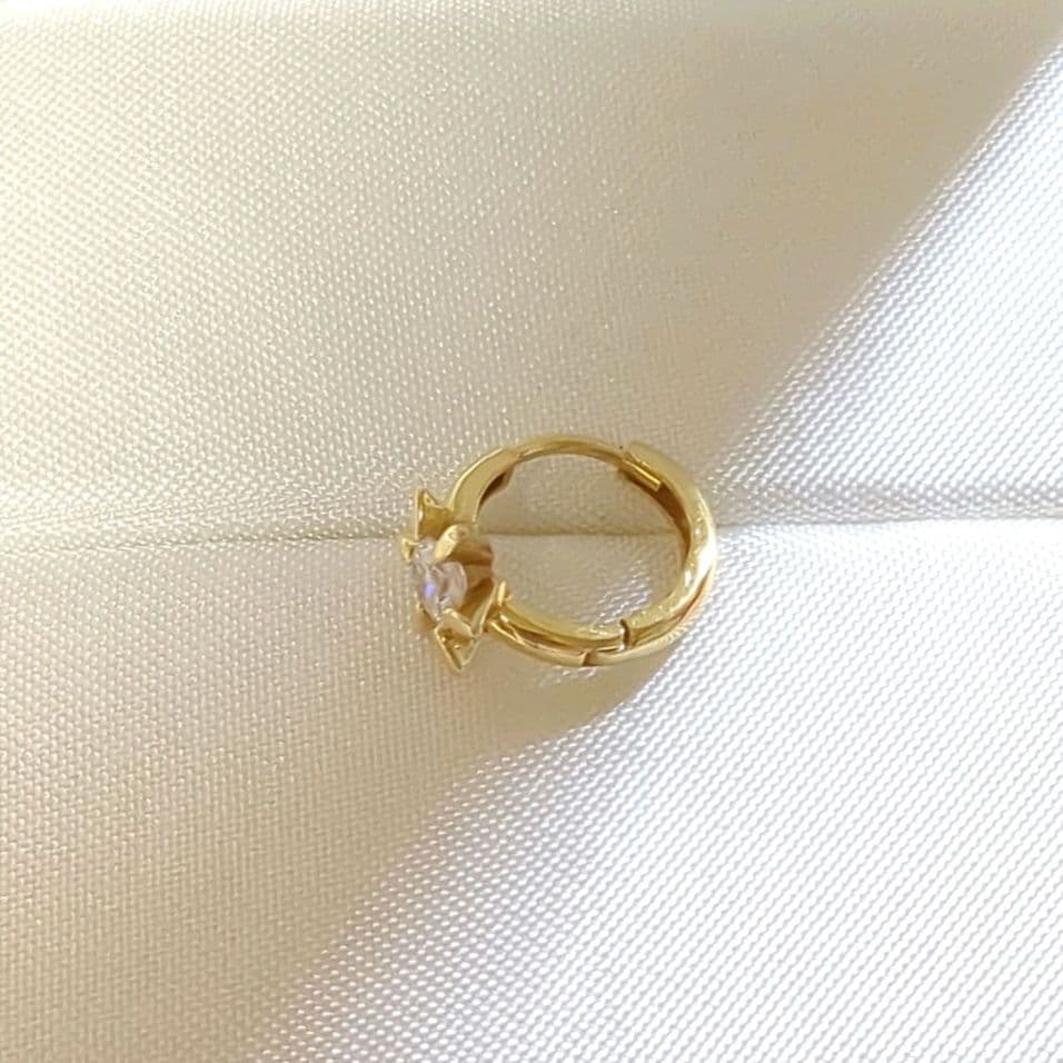 【片耳】K18 CZ 中折式 フープピアス キュービックジルコニア 立て爪