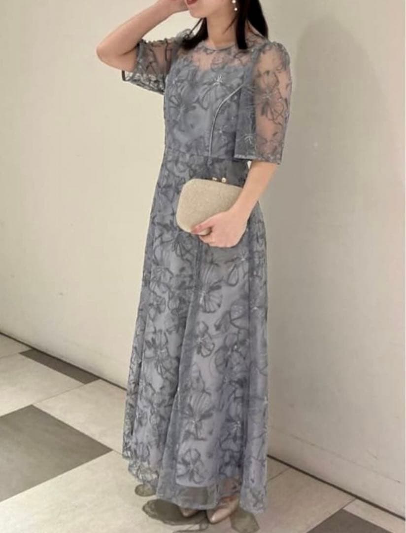 ビオラモチーフ　スパンコール　刺繍　ドレス　グレー　結婚式　同窓会　Leja