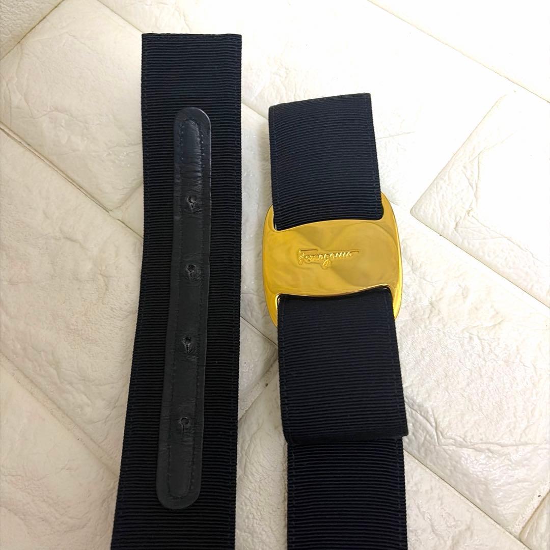 希少Salvatore Ferragamo フェラガモ　ヴァラ リボン ベルト