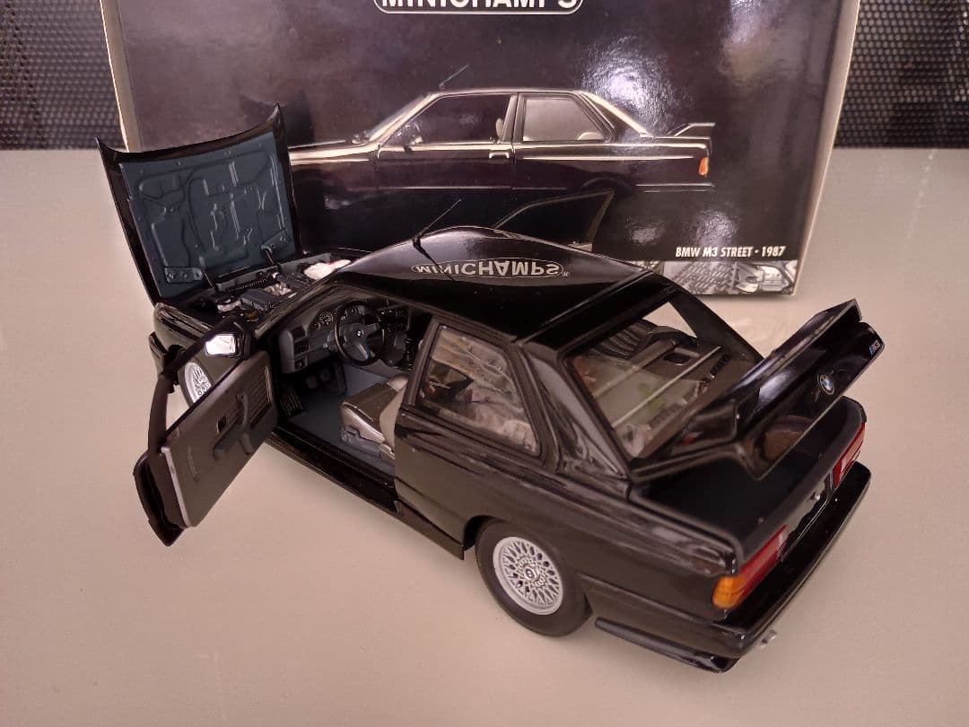 ミニチャンプス BMW M3 STREET E30 1987 1/18