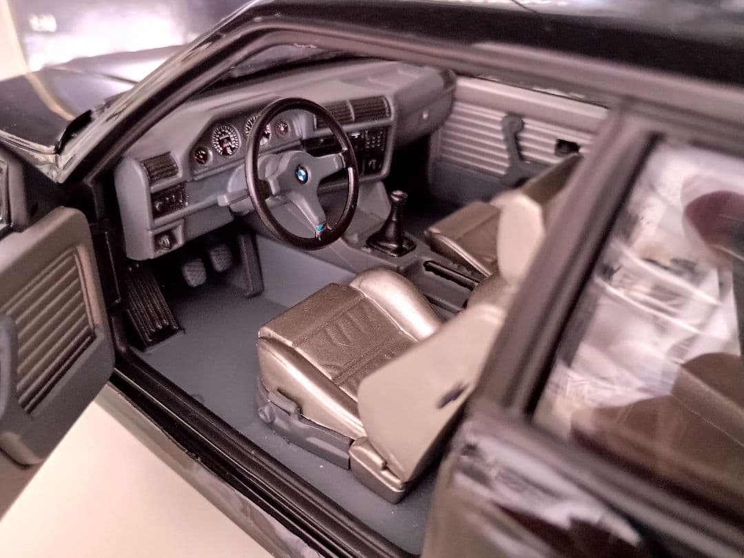 ミニチャンプス BMW M3 STREET E30 1987 1/18