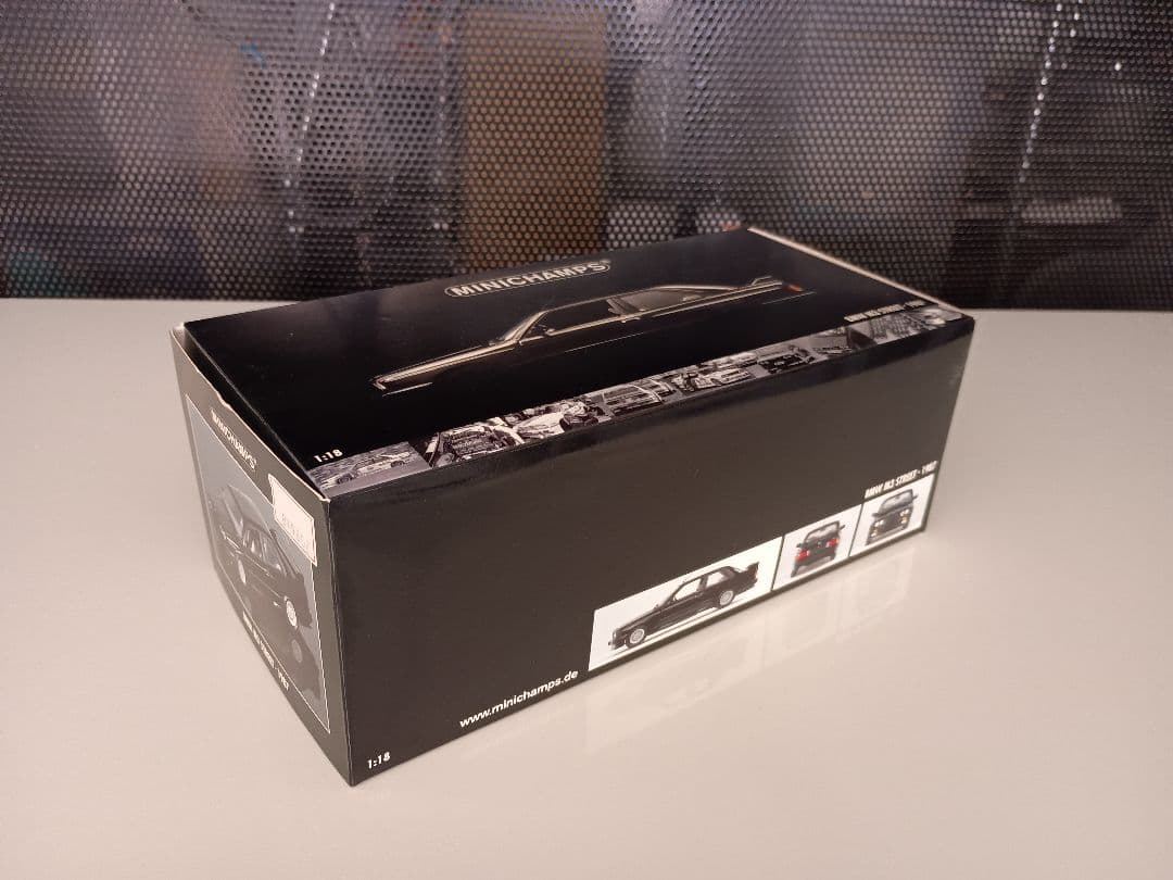 ミニチャンプス BMW M3 STREET E30 1987 1/18