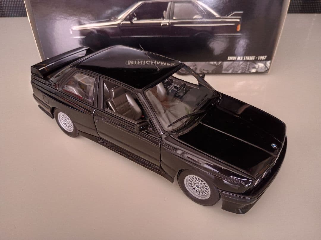 ミニチャンプス BMW M3 STREET E30 1987 1/18