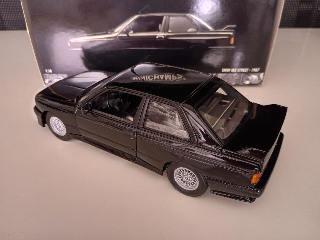 ミニチャンプス BMW M3 STREET E30 1987 1/18