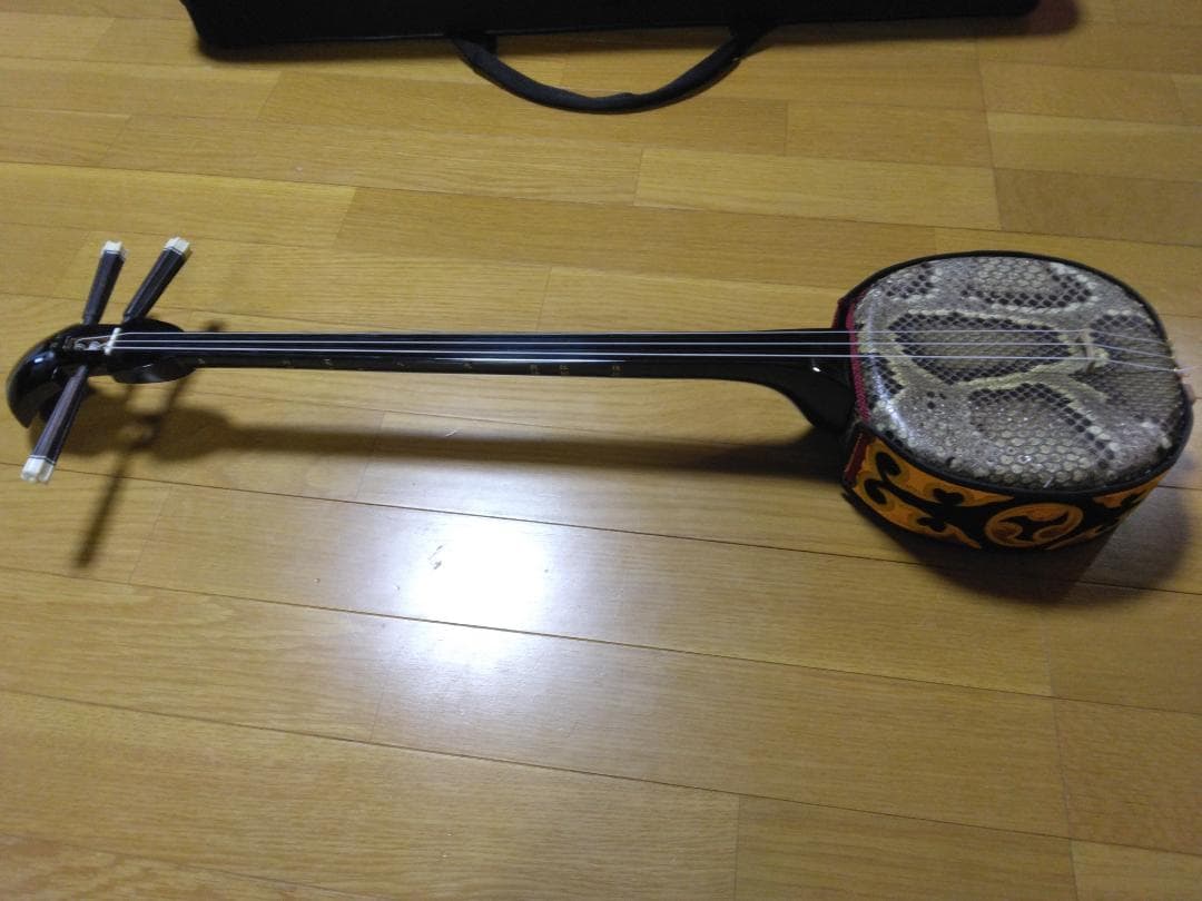 三線（沖縄三味線）入門用ケース付　付属品あり