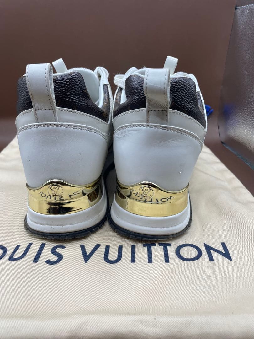 らいら ルイヴィトン　ランアウェイ　モノグラムスニーカー