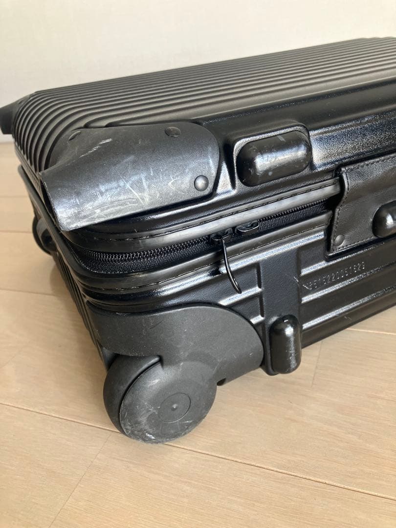 リモワ 黒 サルサ 2輪 機内持ち込みスーツケース - メルカリ