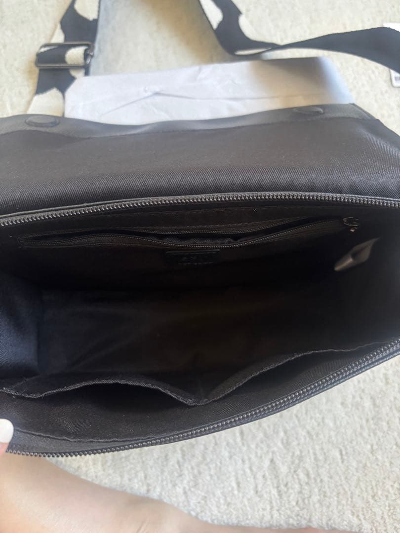 ear PAPILLONNER 本革　ボディバック