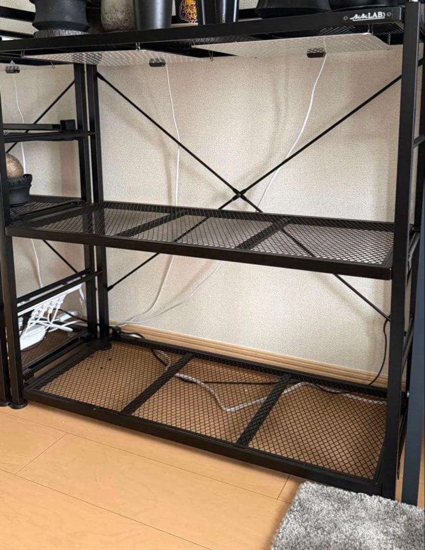 お値下げ交渉OK ビビラボ 植物ラック 3段 ブラック - メルカリ