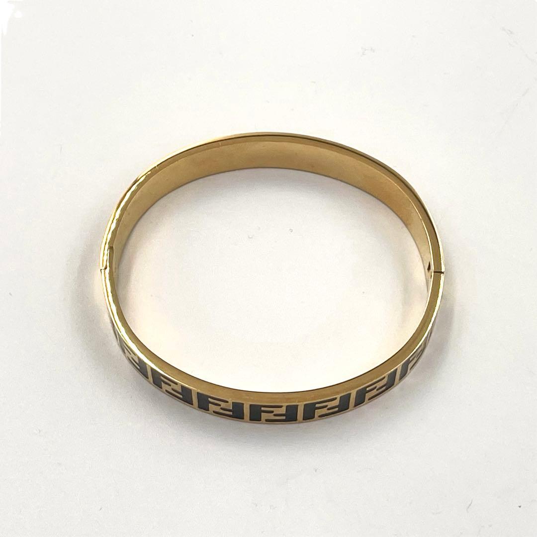 《超美品》FENDI フェンディ バングル ブレス ズッカ柄 ゴールド金具 金
