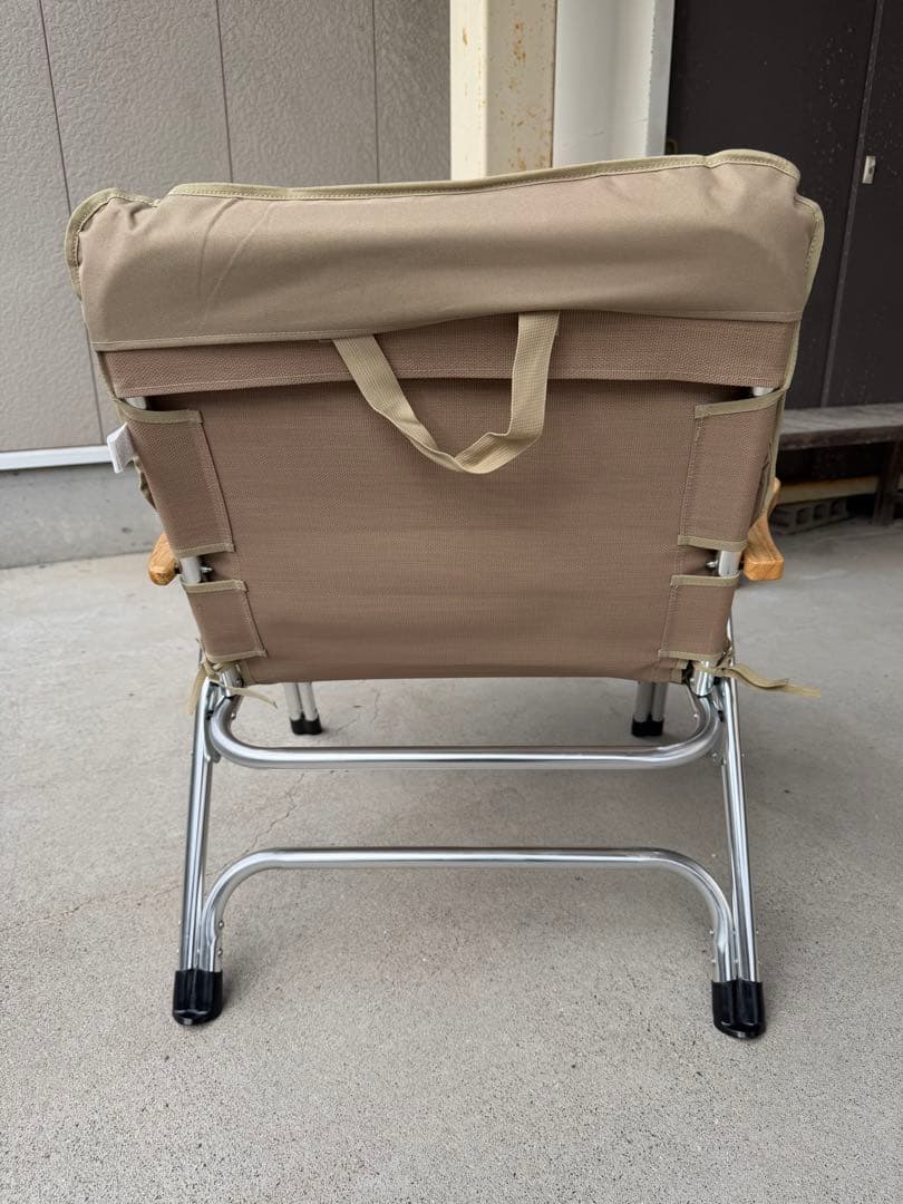 アウトドアチェア ベージュ 2024 木製アームレスト