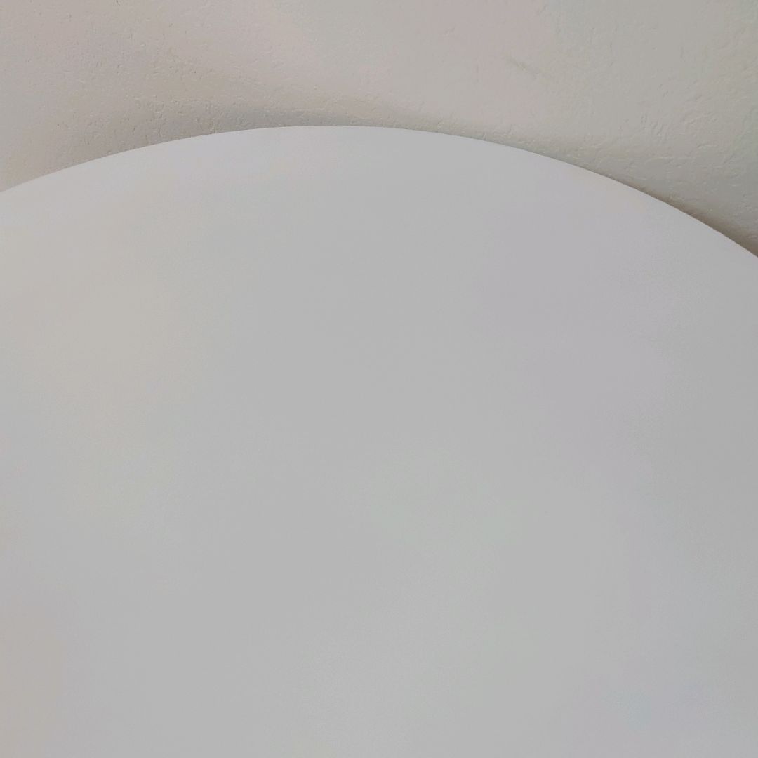 引き取り限定　ogre vamir ラウンドテーブル ホワイト系 韓国インテリア