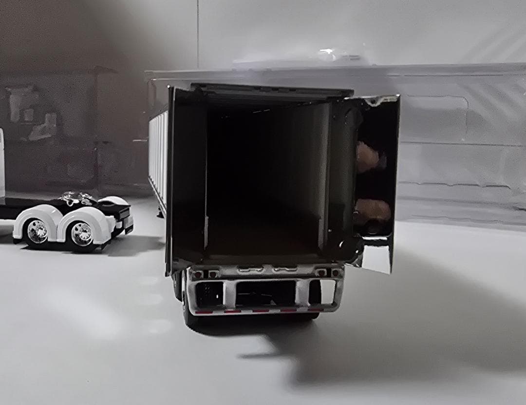 DCP ダイキャストプロモーション 1/64 PETERBILT 389 白