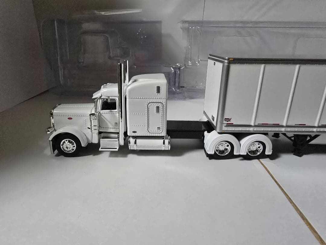 DCP ダイキャストプロモーション 1/64 PETERBILT 389 白