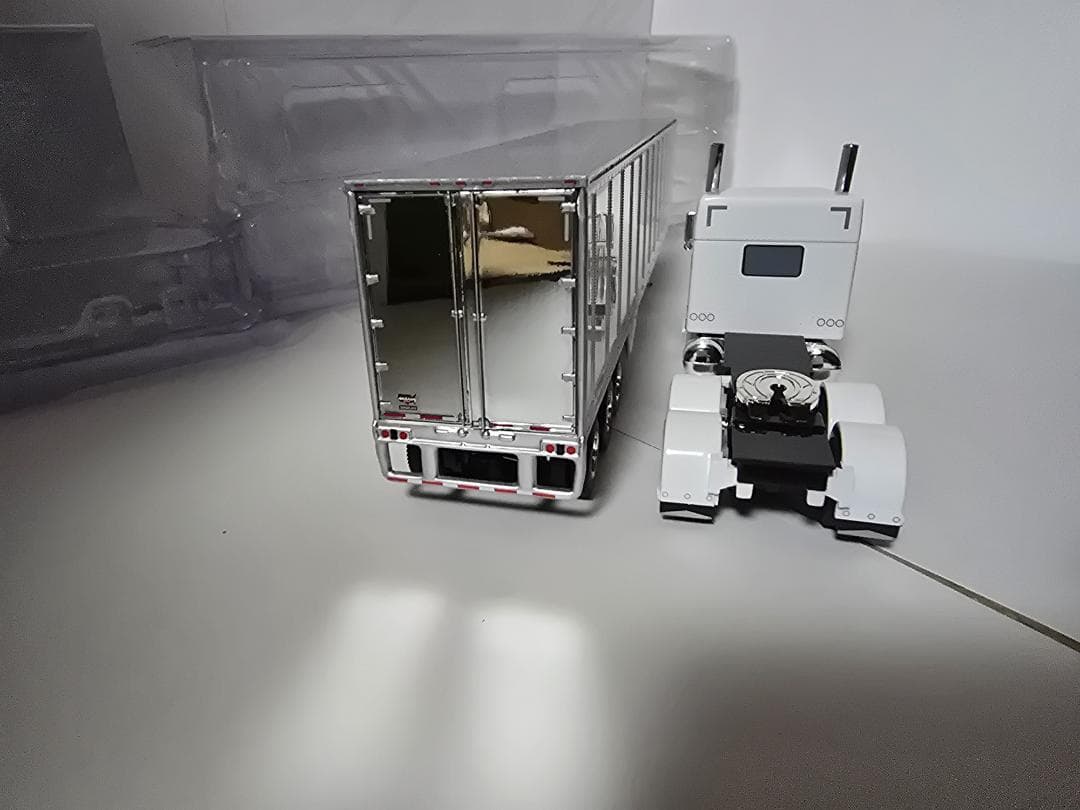 DCP ダイキャストプロモーション 1/64 PETERBILT 389 白