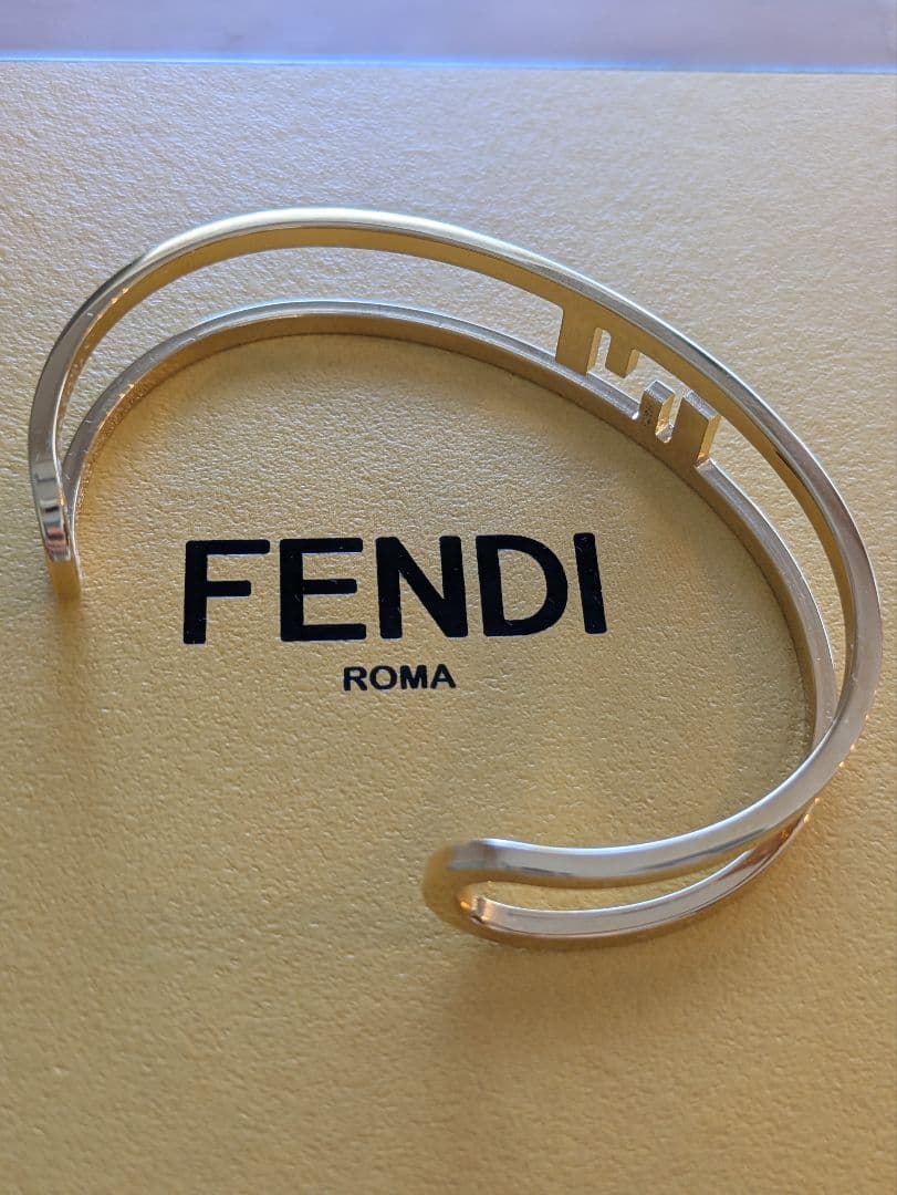 しま　フェンディ　オーロック　ブレスレット