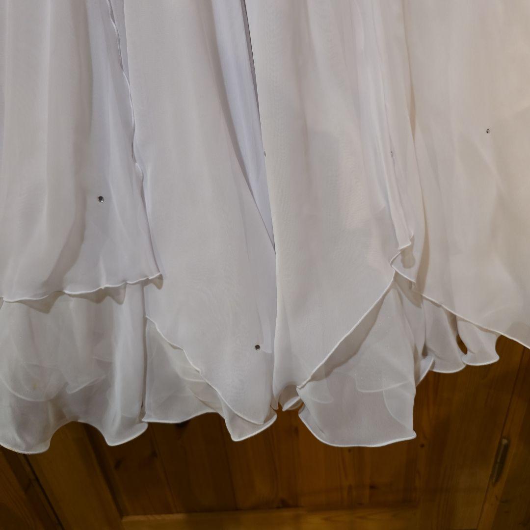 白いシフォンの社交ダンスドレス