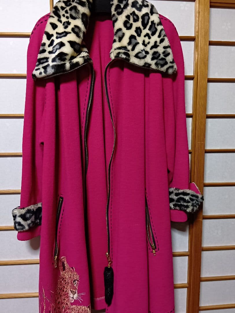 ★専用★伊太利屋　ピンク ロングコート ヒョウ柄襟