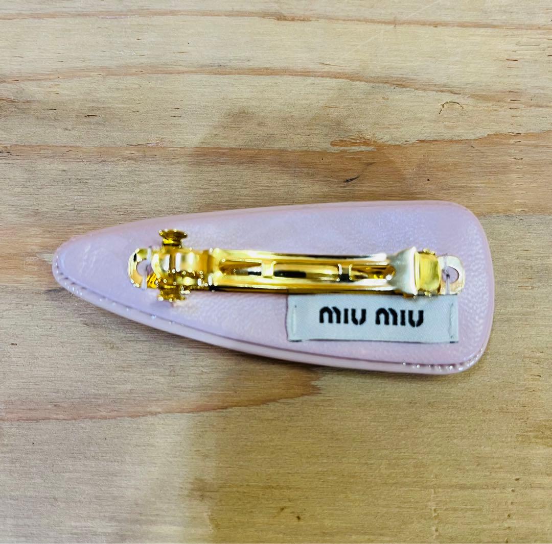 美品 miu miu ミュウミュウ ロゴ ヘアバレッタ ピンク