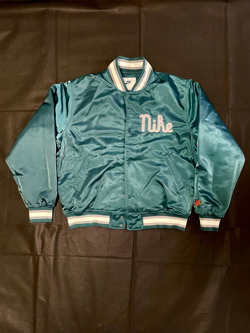 ★極美品　完売品　ナイキ　ダグアウトジャケット　スタジャン　NewJeans