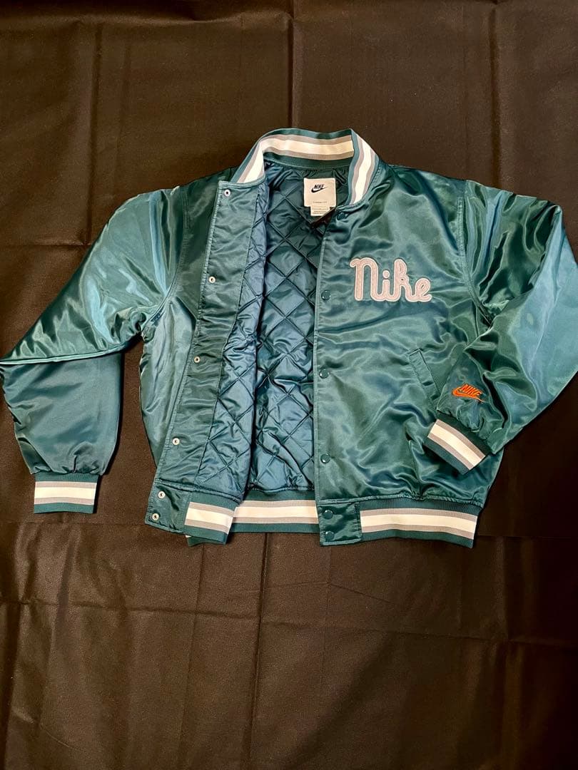 ★極美品　完売品　ナイキ　ダグアウトジャケット　スタジャン　NewJeans