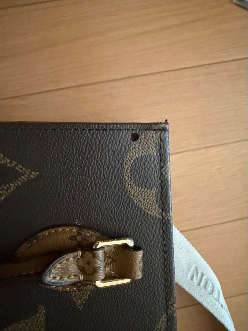 Louis Vuitton オンザゴー モノグラム ショルダーバッグ