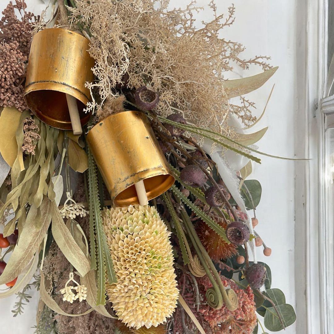 特大サイズのバンクシア＆カウベル付ドライフラワースワッグ アートフラワー 光触媒