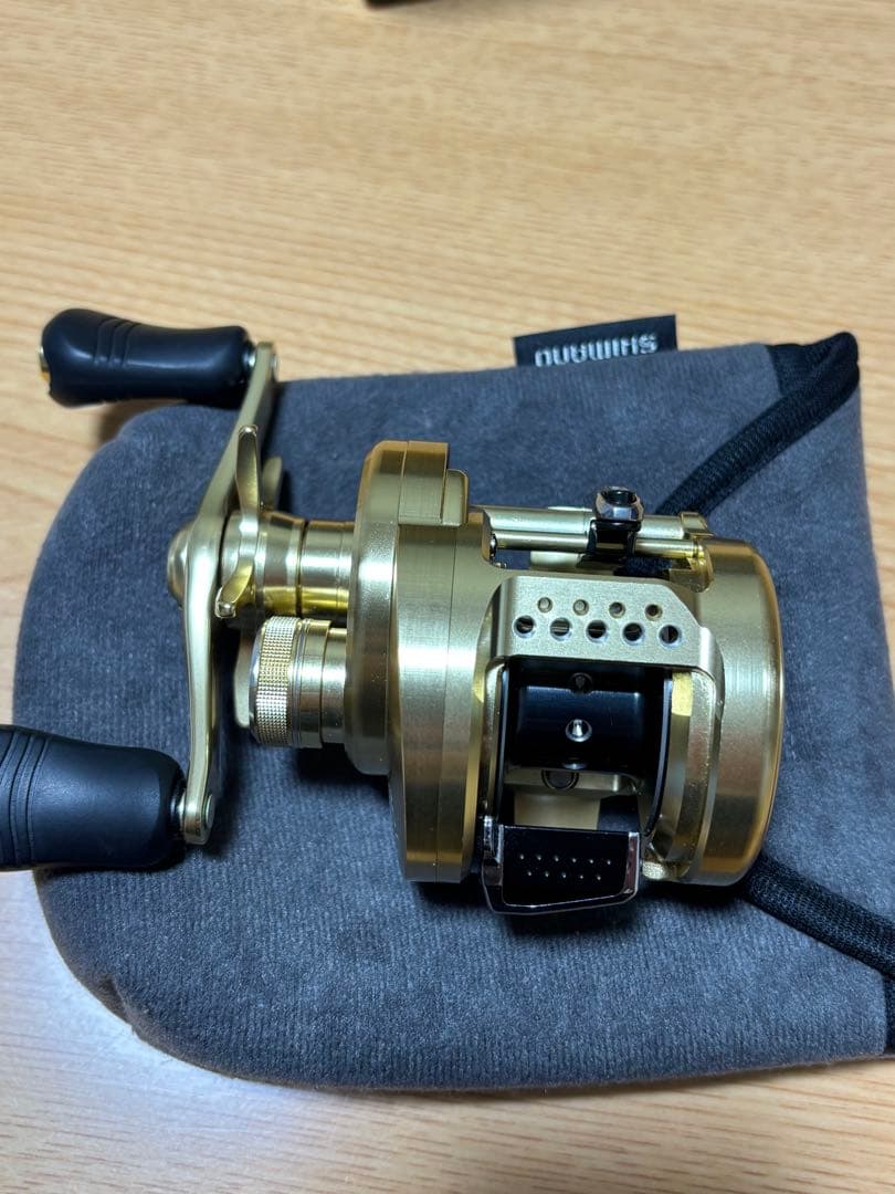 シマノ　14 カルカッタコンクエスト201 ベイトリール