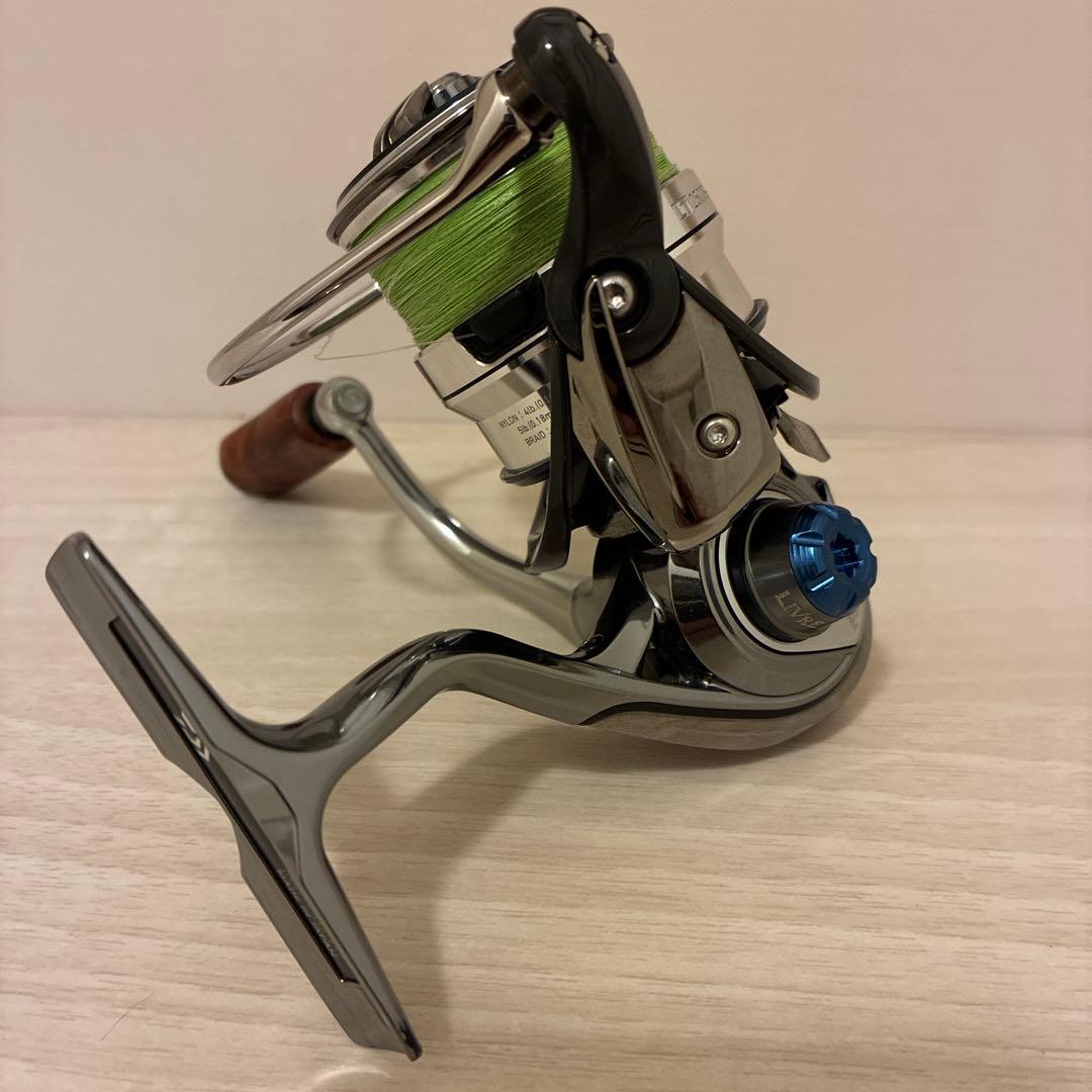 LIVRE リールキャップ　ガンメタ&ブルー