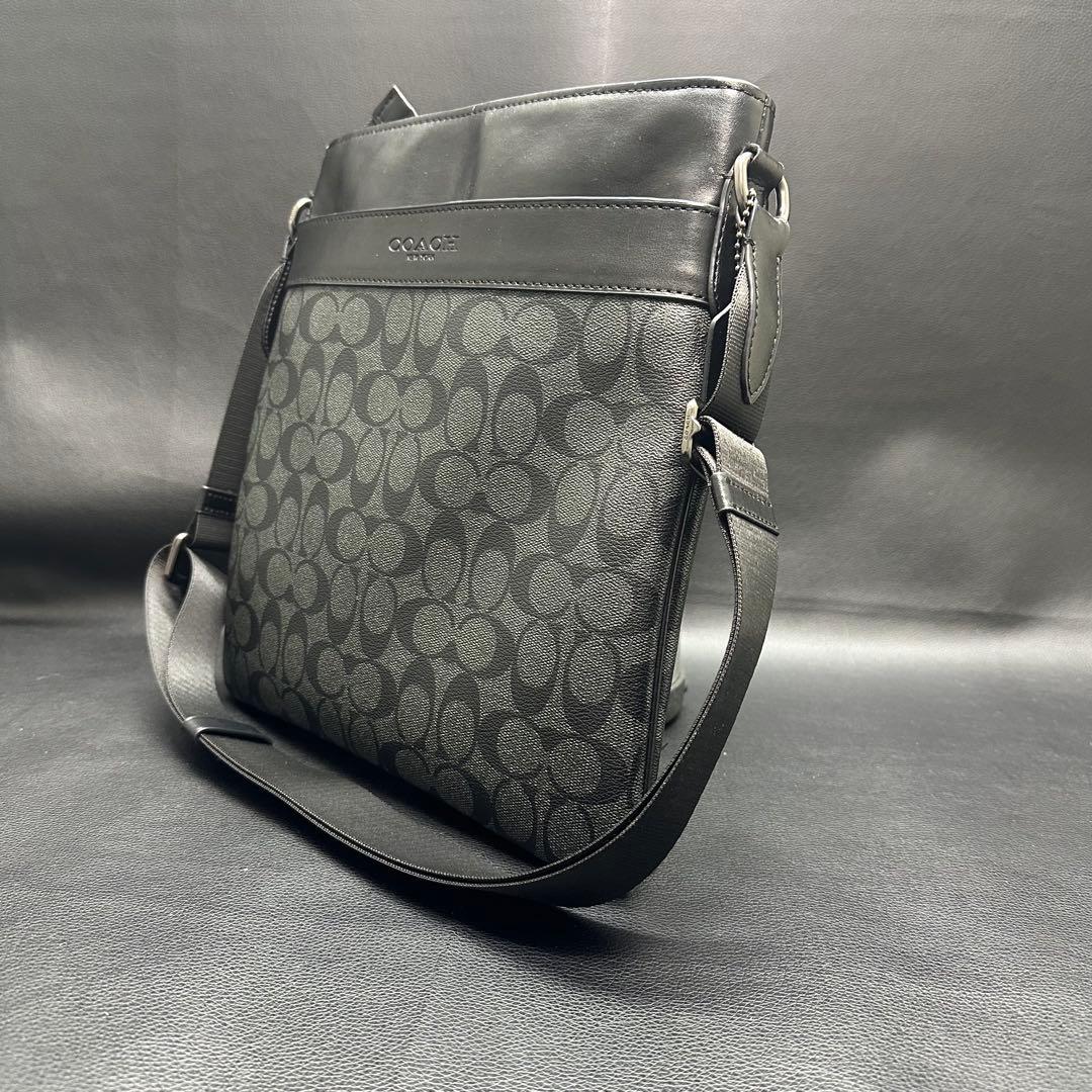 美品 コーチ ショルダーバッグ クロスボディ 斜め掛け ボディバッグ メンズ