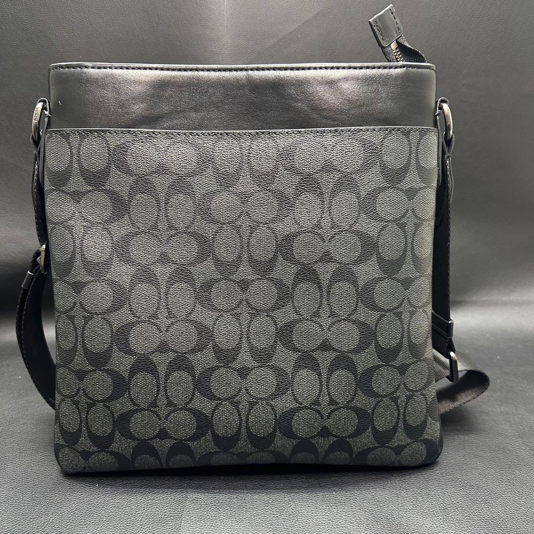 美品 コーチ ショルダーバッグ クロスボディ 斜め掛け ボディバッグ メンズ