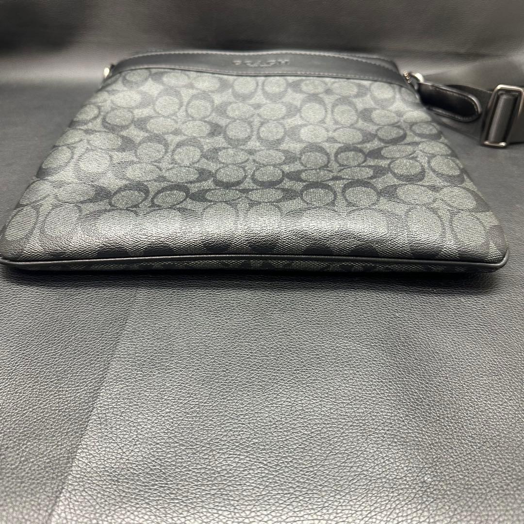 美品 コーチ ショルダーバッグ クロスボディ 斜め掛け ボディバッグ メンズ