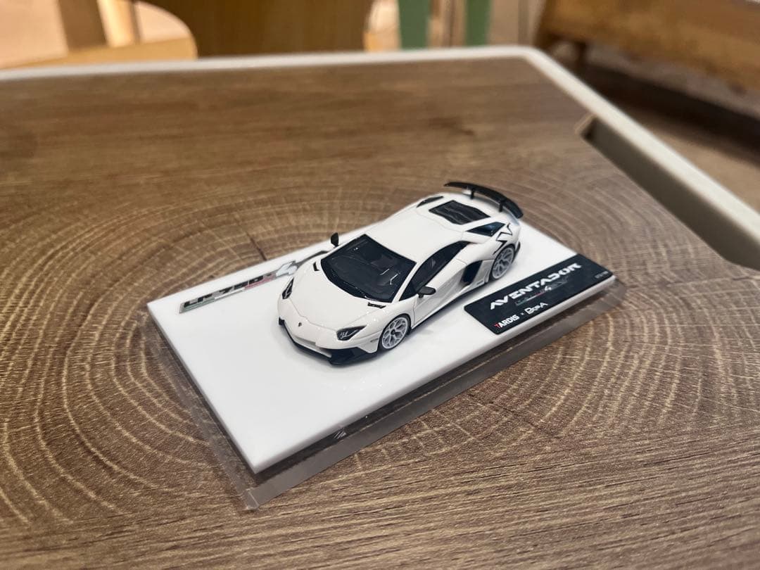 Tardis 1/64 ランボルギーニ アヴェンタドールsv 白 限定品